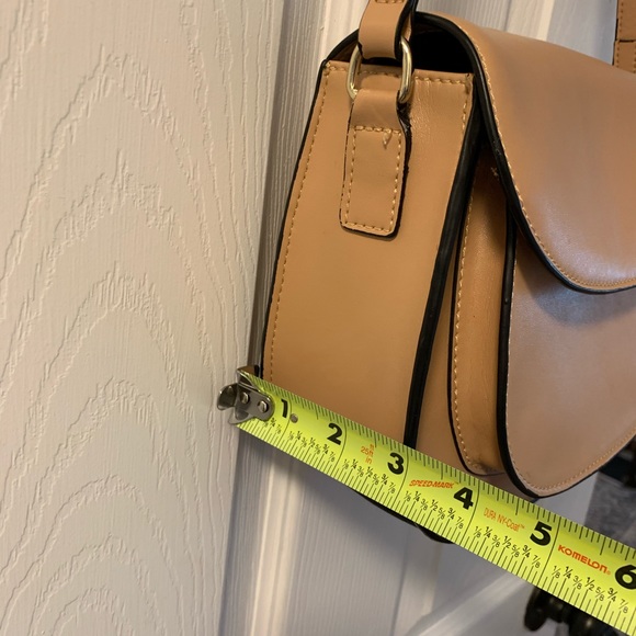 100% Leather KC Jagger Crossbody Bag - Picture 4 of 10